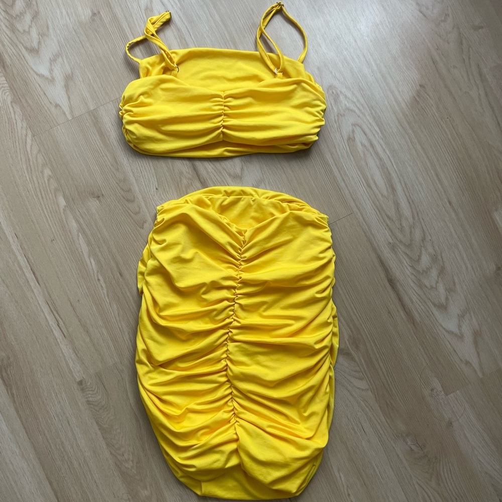 Two-piece yellow set